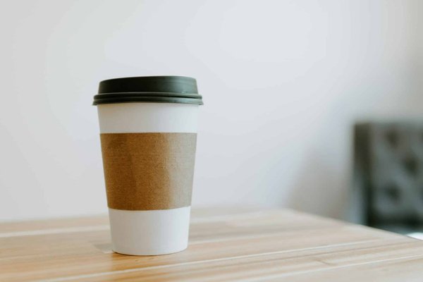 Quelles astuces pour offrir un service de petit-déjeuner rapide et nutritif dans un café d'entreprise?
